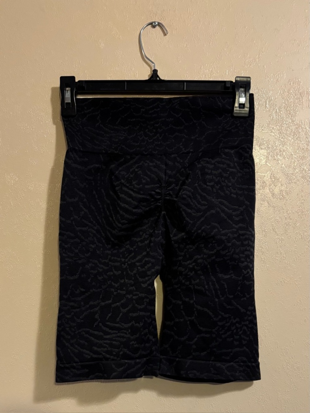 Gymshark women’s Adapt Animal Seamless Shorts sz M - Picture 2 of 7